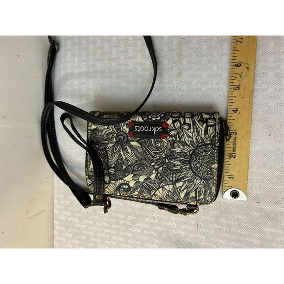 Sakroots crossbody wallet black gray flowers wristlet 4"x6" - Picture 4 of 5